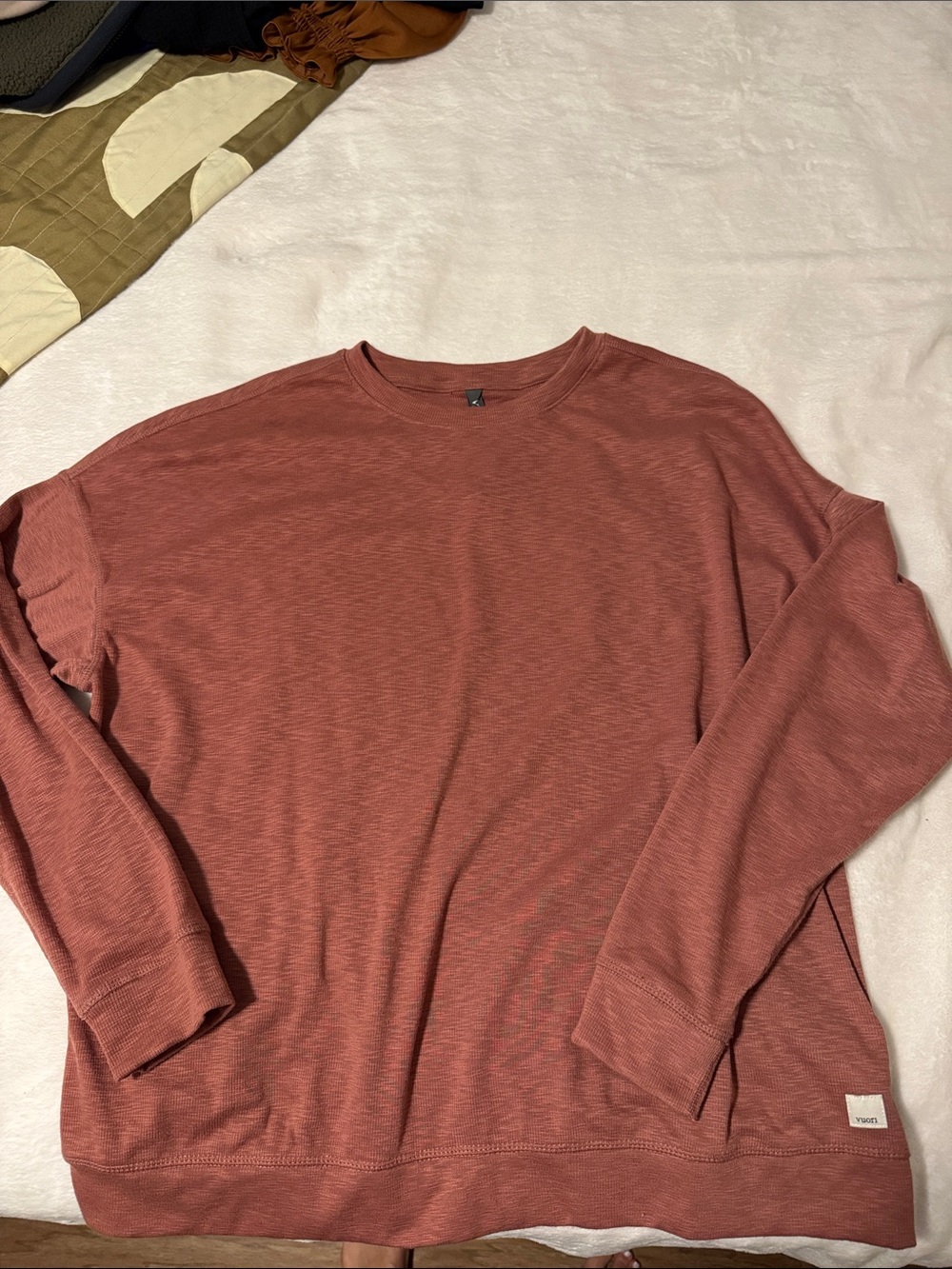 Vuori Men's Long Sleeve Crewneck - Rosewood